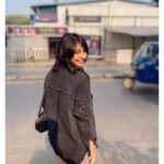 Vidhi Pandya Instagram - Strolling around in my Bombay in my new tom cruise look. 🥰💇🏻‍♀️ Ps - last slide of me actually strolling/posing around.😬🚶‍♀️ #beuniquelyyou #love #haircut #newhair #newfeels Why Not? By Zeeba