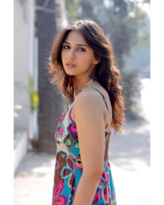 Vidhi Pandya Instagram - Looking at you 2023..☀️🫶🏻🧿

#2023 #beuniquelyyou #love