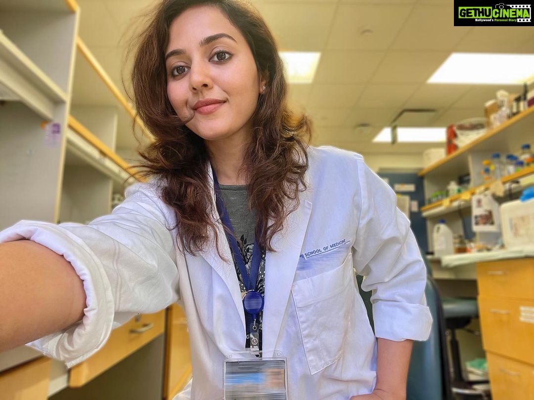 Vidhya Instagram - Hello 🙋♀️🤍 #lablife #lovescience
