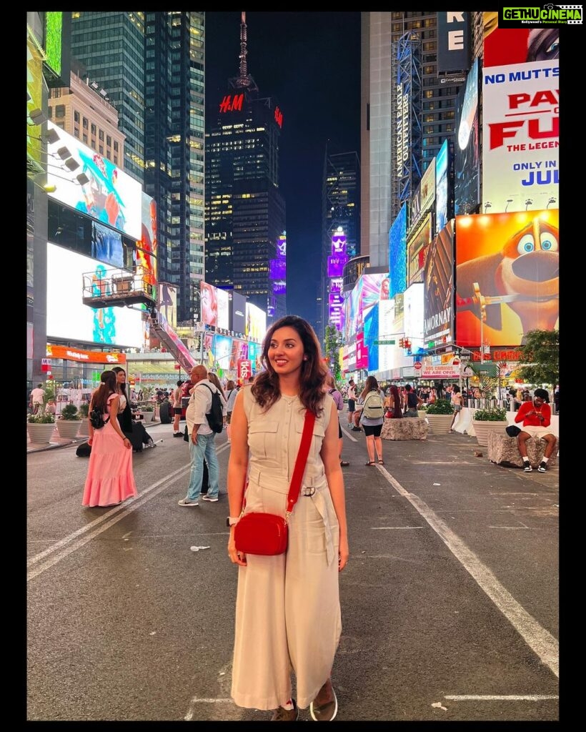 Vidhya Instagram - NYC❤️ #timessquare Times Square, New York City