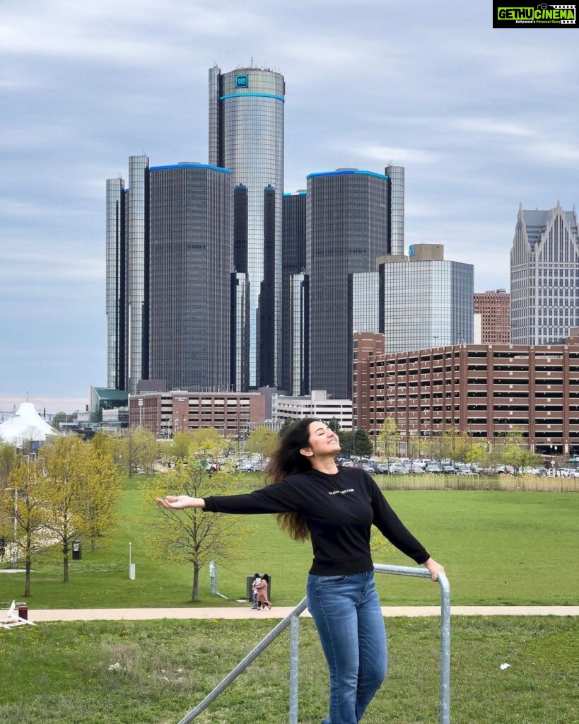 Vidhya Instagram - Weekend at Detroit 🌷 #michigan #detroit Detroit, Michigan