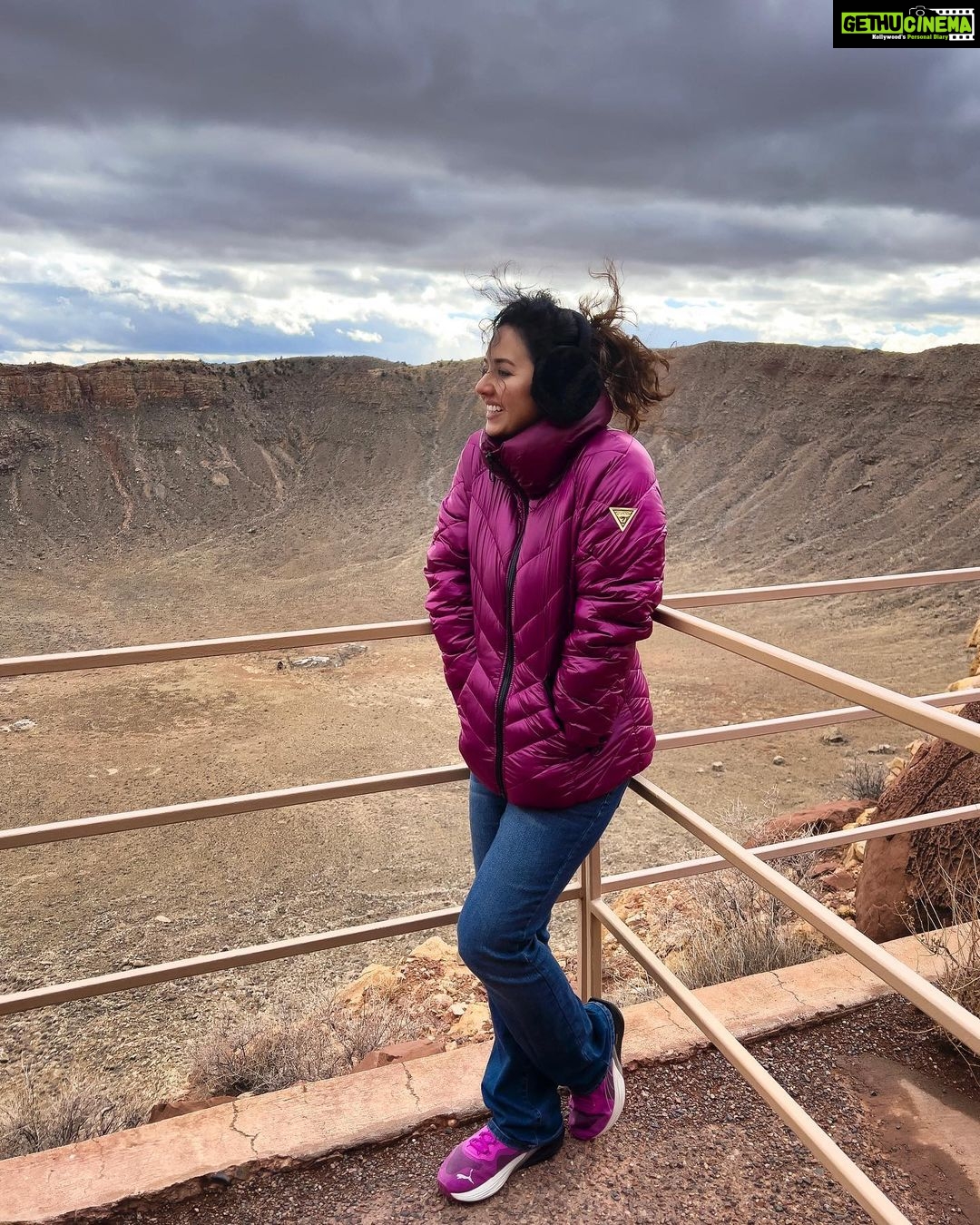 Vidhya Instagram - Best-preserved meteorite crater on Earth🙂 It is 50,000 years old and about 3,900 ft (1,200 m) in diameter, some 560 ft (170 m) deep, and is surrounded by a rim that rises 148 ft (45 m) above the surrounding plains. Meteor Crater Natural Landmark