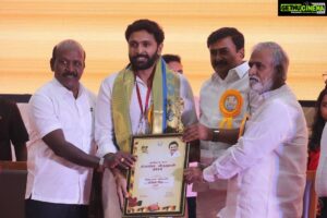 Vikram Prabhu Instagram - Thanking the Government of Tamil Nadu for this day. #Kumki received maximum awards for 2012. Thanking my team and the Tamil film audience at this point, brought back some great memories from that year❤️🙏 🐘#Tamilnadustatefilmawards #bestactoraward #music #direction #cinematography #editing #grateful #teamwork #traditional 🙏