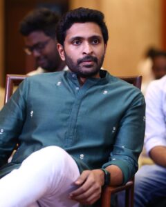 Vikram Prabhu Instagram - #PS2 10 days to go! ⚔️ 

#CholasAreBack #PonniyinSelvan2 #ManiRatnam @arrahman @madrastalkies #lycaproductions