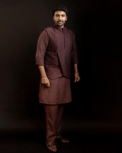 Vikram Prabhu Instagram - #PS2 Audio and Trailer Launch

Outfit: @livebohame 
Footwear: @monkstoryofficial 

Style team : @ekalakhani
@team___e @malinikarthikeyan @themisvanessa @harshene.ravichandar 
 
Photography @kiransaphotography 

@madrastalkies @lyca_productions 
Talent Coordinator @donsrini 

#PS2 #PonniyinSelvan #ManiRatnam #VikramPrabhu #TeamE #CholasAreBack #EkaLakhani