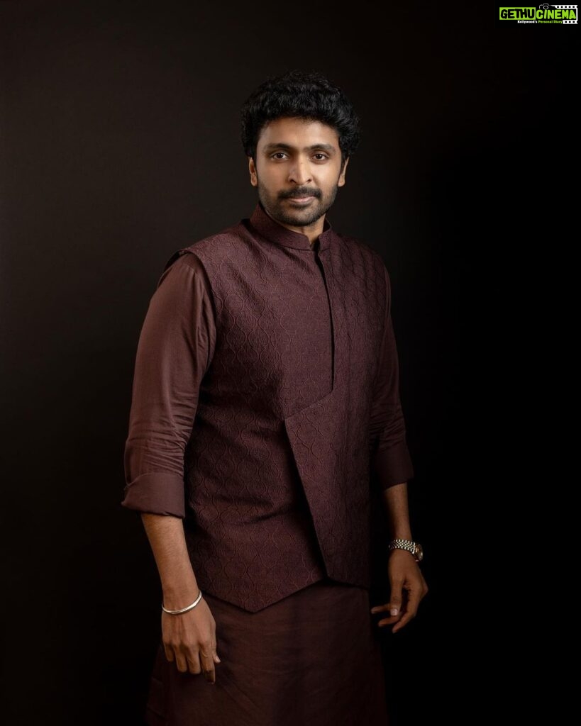 Vikram Prabhu Instagram - #PS2 Audio and Trailer Launch Outfit: @livebohame Footwear: @monkstoryofficial Style team : @ekalakhani @team___e @malinikarthikeyan @themisvanessa @harshene.ravichandar Photography @kiransaphotography @madrastalkies @lyca_productions Talent Coordinator @donsrini #PS2 #PonniyinSelvan #ManiRatnam #VikramPrabhu #TeamE #CholasAreBack #EkaLakhani