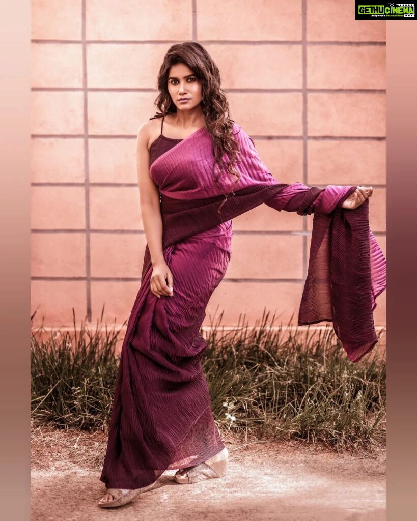 Aadhirai Soundarajan Instagram - Hey🤍 Saree : @elegant_fashion_way MUA : @jiyamakeupartistry Hair : @artistry_by_samjosri Photography : @raghul_raghupathy #sundaypost #photooftheday #sareephotography #aadhiraisoundararajan #yamuna #actress #actorslife #fashionstyle #fashionphotography #love #happiness Chennai, India
