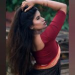 Aadhirai Soundarajan Instagram – காந்தமாய் என்னை ஈர்க்கும் உந்தன் அன்பு இன்றும்..,
சாந்தமாய் என்னைக்கட்டிப்போடும் ஜாலமென்ன..,
கேட்கிறேன் கூறடிப்பெண்மையே!!

#aadhiraisoundararajan #saree #sareelove #sareephotography #sareepic #sareelover #hair #hairgoals #girl #love #likesforlike #followforfollowback #follow #share #happiness Chennai, India
