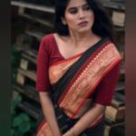 Aadhirai Soundarajan Instagram – ஒரு நிமிடத்தில் எத்தனை மயக்கம்..,
இந்த மயக்கத்தில் எத்தனை தயக்கம்..,
இந்த தயக்கத்திலும் வரும் நடுக்கம் என்றாலும் கால்கள் மிதக்கும்ம்ம்👣❣

Team :

Photography : @shotsbyuv @sat_narain 
Saree and Blouse : @studioraga.in 
MUA : @hairtales.by.punithavathy 

#saree #sareelove #photooftheday #sareelover #sareedraping #sareeshoot #outfitoftheday #outdoorphotography #portrait #portraitphotography #love #life #smile #crush #girl #girlnextdoor #pride #happy #happiness #fashion #actress #model #cute #photography Chennai, India