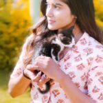 Aadhirai Soundarajan Instagram – நீ தானே காதல் செல்லப் பிராணி
நீ போனால் வாழ இல்லை திராணி🧡

Costume : @tada_wearhouse 

VC : @rudran_praveen

#aadhiraisoundararajan #cat #catsofinstagram #cats #catlover #catlife #love #life #sweet #petlovers #pet #petlover #pets #instapet #caring #care #cute #littlethings #smile #sunkissed #kisses #outfitoftheday #outfits #kurta Kodaikanal, tamil nadu