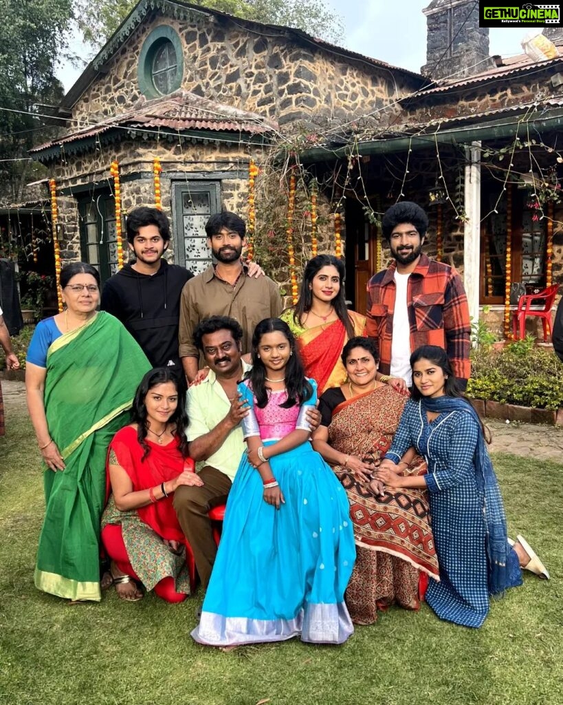 Aadhirai Soundarajan Instagram - Meet Our Family #mahanathi #aadhiraisoundararajan #mahanathi #mahanathiserial #mahanathi✨ #vijaytelevision #vijaytvserial #vijaytv #praveenbennet #sanjaymohan #yamuna #ragav #serial #tamilserial Kodaikanal, tamil nadu