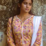 Aadhirai Soundarajan Instagram – #theyamunacloset 🧡🤍

Beautiful Cotton Kurti from : @tada_wearhouse
VC : @kanaa.photography

#aadhiraisoundararajan #yamuna #yamunalook #kurti #kurta #kurtiset #cottonkurti #casualwear #officewear #collegewear #outfitoftheday #salwar #Mahanathi #mahanadhiserial #vijaytelevision #serial #tamilserial Chennai, India