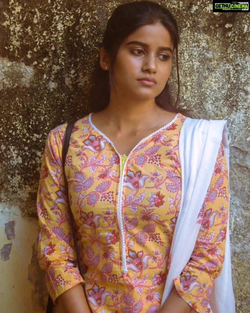 Aadhirai Soundarajan Instagram - #theyamunacloset 🧡🤍 Beautiful Cotton Kurti from : @tada_wearhouse VC : @kanaa.photography #aadhiraisoundararajan #yamuna #yamunalook #kurti #kurta #kurtiset #cottonkurti #casualwear #officewear #collegewear #outfitoftheday #salwar #Mahanathi #mahanadhiserial #vijaytelevision #serial #tamilserial Chennai, India