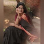 Aadhirai Soundarajan Instagram - Happy Pongal All🍁 Team❣ Saree : @studioraga.in Photography : @sat_narain @shotsbyuv @the.portrait.culture MUA : @hairtales.by.punithavathy #happypongal #pongal #aadhiraisoundararajan #casuallook #saree #sareelove #sareelook #festival #homely #homelygirl #girl #love #traditional #traditionalwear #cute #chennai #besantnagar #beach #kollywoodcinema #actorslife #tamilcinema #happiness Chennai, India