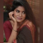 Aadhirai Soundarajan Instagram - Happy Pongal All🍁 Team❣ Saree : @studioraga.in Photography : @sat_narain @shotsbyuv @the.portrait.culture MUA : @hairtales.by.punithavathy #happypongal #pongal #aadhiraisoundararajan #casuallook #saree #sareelove #sareelook #festival #homely #homelygirl #girl #love #traditional #traditionalwear #cute #chennai #besantnagar #beach #kollywoodcinema #actorslife #tamilcinema #happiness Chennai, India