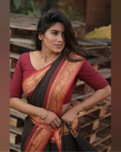 Aadhirai Soundarajan Instagram - Happy Pongal All🍁 Team❣ Saree : @studioraga.in Photography : @sat_narain @shotsbyuv @the.portrait.culture MUA : @hairtales.by.punithavathy #happypongal #pongal #aadhiraisoundararajan #casuallook #saree #sareelove #sareelook #festival #homely #homelygirl #girl #love #traditional #traditionalwear #cute #chennai #besantnagar #beach #kollywoodcinema #actorslife #tamilcinema #happy Chennai, India
