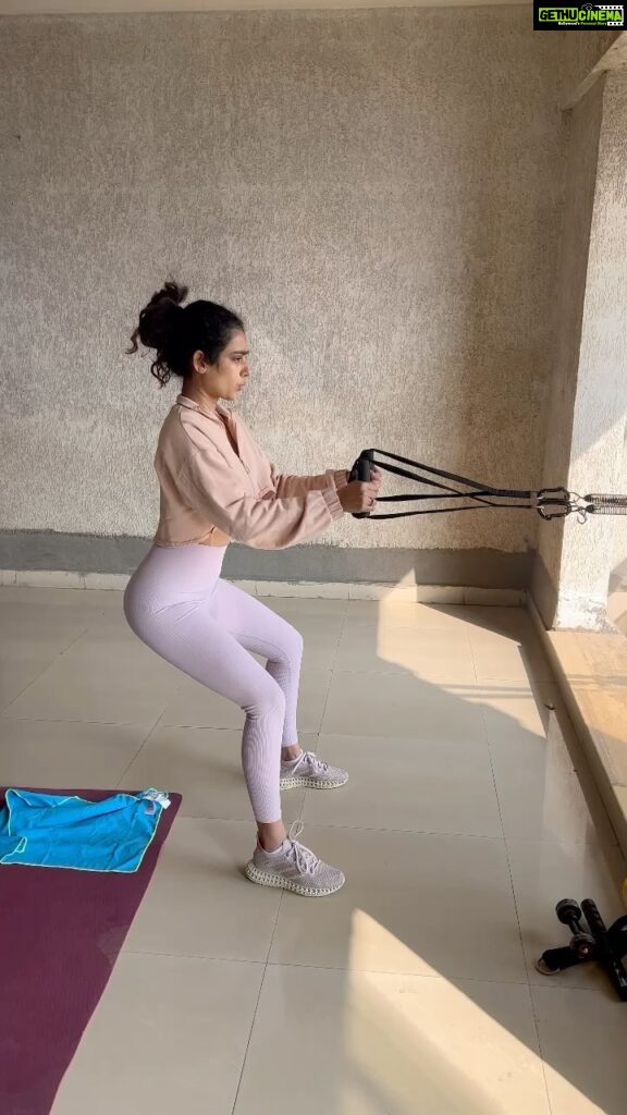 Aakanksha Singh Instagram - The struggle is real 🥹😅 and the song is so apt 🤪 #mondaymotivation #workouttime