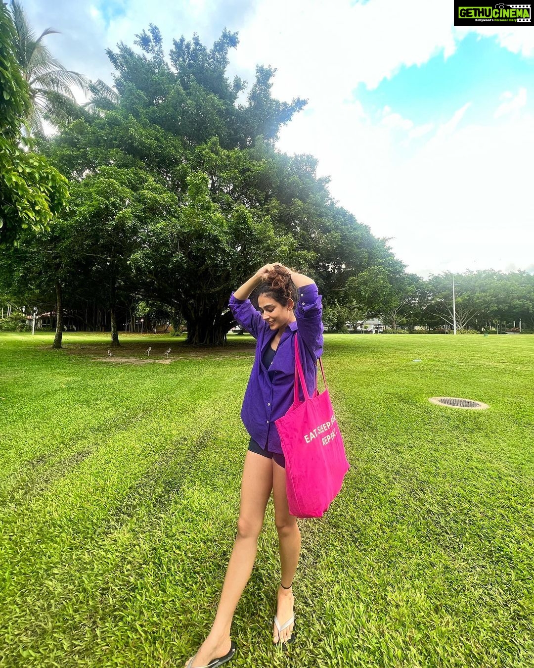 Aakanksha Singh Instagram - Just a happy kid ๐ง๐ผ P.S This is just a rehearsal post before I bombard you with some amaziiiinngggg pictures from my holiday โฆ๐ Itโs good to be back home but canโt ignore the fact that Iam already missing traveling ๐
#throwback #cairns #cairnsaustralia