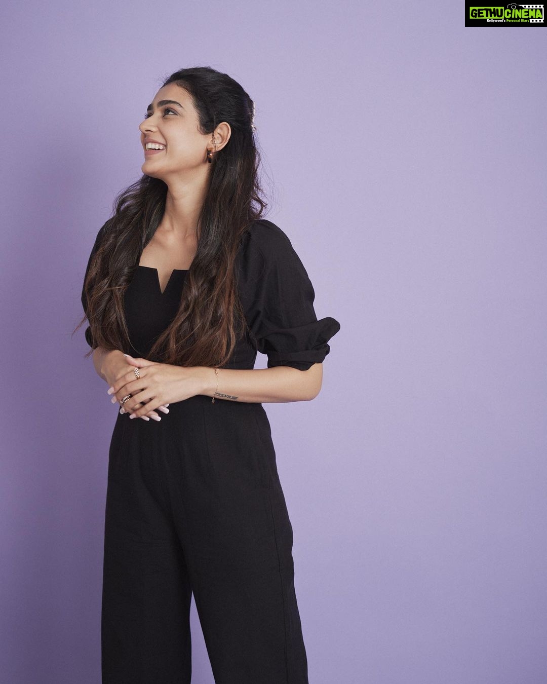 Aakanksha Singh Instagram - Meet Puja💜 A girl who is warm, kind, vulnerable and has had her heart broken before. Will companionship fix her broken heart? #MeetCute is Streaming Now on Sony Liv @deepthiiiganta @nameisnani @tprashanti @arifminhaz @aakankshasingh30 @ananyameka