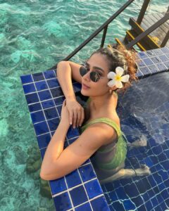 Aakanksha Singh Instagram - Water baby 🌼🌼🌼🌼

📸 the best @kunalsain17 ♥️

#aakankshasingh #beachbaby #maldives #waterbaby
