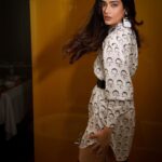 Aakanksha Singh Instagram - Lights ,Camera, Actio…………. Oh wait 🎬 is with me 😜 Styled by @rashmitathapa Makeup/hair @makeup.artist.anusha Wearing @whencut_goddamn Accessories @spillthebead Shot by @pranav.foto #aakankshasingh #promotion #meetcute