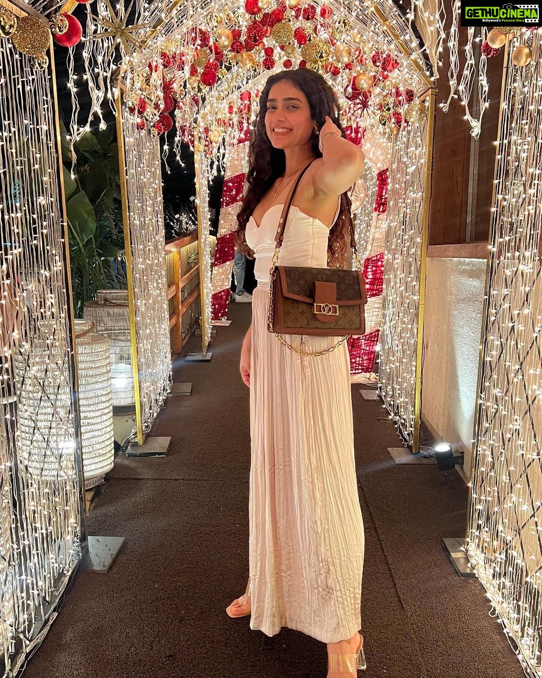 Aakanksha Singh Instagram - 2022 you were kind and we are grateful in so many ways.. now it’s time to bid you good bye and welcome 2023 .. hope 2023 brings abundance of success,happiness,love and peace in everyone’s life . From me and mine to you and yours A very happy new year ♥️ #happynewyear2023