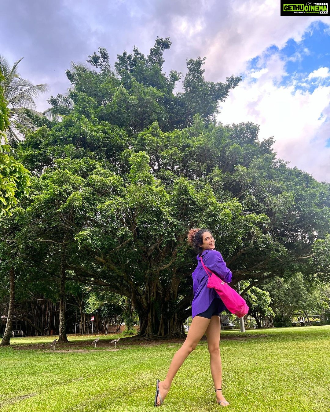 Aakanksha Singh Instagram - Just a happy kid ๐ง๐ผ P.S This is just a rehearsal post before I bombard you with some amaziiiinngggg pictures from my holiday โฆ๐ Itโs good to be back home but canโt ignore the fact that Iam already missing traveling ๐
#throwback #cairns #cairnsaustralia