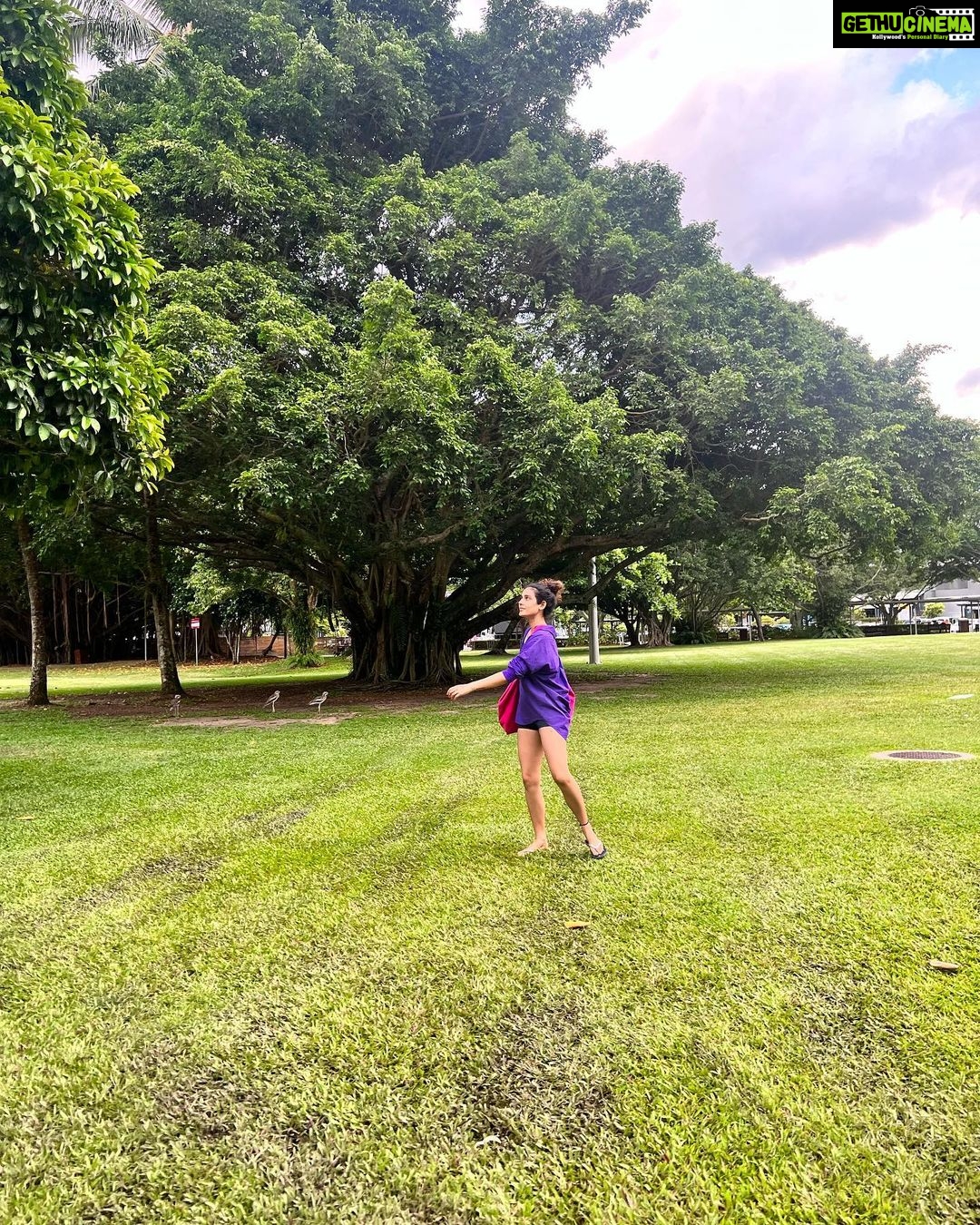 Aakanksha Singh Instagram - Just a happy kid ๐ง๐ผ P.S This is just a rehearsal post before I bombard you with some amaziiiinngggg pictures from my holiday โฆ๐ Itโs good to be back home but canโt ignore the fact that Iam already missing traveling ๐
#throwback #cairns #cairnsaustralia