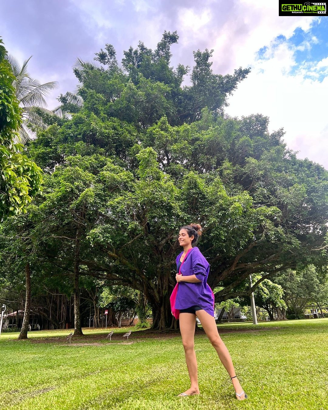 Aakanksha Singh Instagram - Just a happy kid ๐ง๐ผ P.S This is just a rehearsal post before I bombard you with some amaziiiinngggg pictures from my holiday โฆ๐ Itโs good to be back home but canโt ignore the fact that Iam already missing traveling ๐
#throwback #cairns #cairnsaustralia
