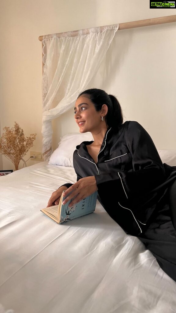 Aakanksha Singh Instagram - Time to have Luxury Sleep Experience with Smart Luxe Royale Mattress by @thesleepcompany_official what a perfect blend of comfort and luxury.. Use code : AAKANKSHA5 to get extra discount on your purchase. #AD #aakankshasingh X #thesleepcompany #collab