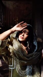 Aakanksha Singh Instagram - One of my favourite shoots💛 @abeemanyousee @makeup.artist.anusha