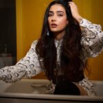 Aakanksha Singh Instagram – Lights ,Camera, Actio………….
Oh wait 🎬 is with me 😜

Styled by @rashmitathapa
Makeup/hair @makeup.artist.anusha 
Wearing @whencut_goddamn
Accessories @spillthebead
Shot by @pranav.foto 

#aakankshasingh #promotion #meetcute