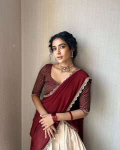 Aakanksha Singh Instagram - Dressed up for something new ♥️ #newbeginnings ♥️
@aayeshaa.mariam @sapnaaum.makeover.artistry