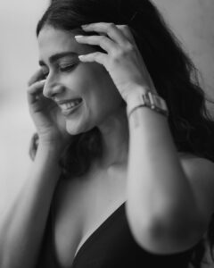 Aakanksha Singh Instagram - It is easy to smile when you know how much God loves you ♥️

#potraits #blackandwhiteportrait #aakankshasingh #blackandwhitephotography #smile #love #favouritepicture #loveyourself