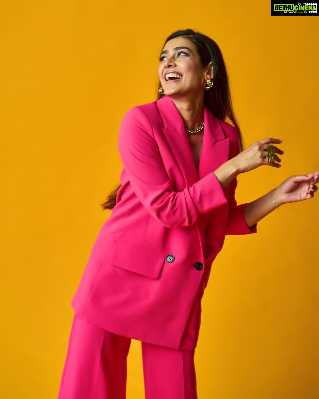 Aakanksha Singh Instagram - Accessory - SMILE 😁