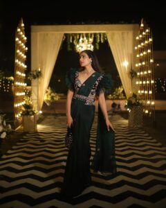 Aakanksha Singh Instagram - Your smile should be brighter than the lights around 😬 need proof ? Swipe left 😆

👗 @kalkifashion
💎@rajmankaofficial
🪄 @pratikshachandak
📸 @rahulmansingh @jaipurweddingphotographers