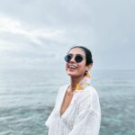 Aakanksha Singh Instagram - THE SKY IS ONE WHOLE, THE WATER ANOTHER 💙 . . . @travelwithjourneylabel @Adaaranprestigevadoo @nijhawangroup #AdaaranPrestigeVadoo #AdaaranResorts #AdaaranExperience #TravelWithJourneyLabel #JourneyLabel #YouAreSpecial #ThinkHolidayThinkJourneyLabel #aakankshasingh Adaaran Prestige Vadoo