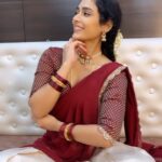 Aakanksha Singh Instagram - That’s how we kill time 🤓 Sometimes my personal camerawoman @makeup.artist.anusha records me impromptu..just for fun ♥️ this was such kinda day #vanitydiaries