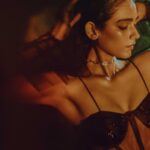 Aakanksha Singh Instagram – ♠️♠️

 📸 @shreyansdungarwal 
💄💆🏻‍♀️ @amby_upadhyay1510 
🪄 styled @aimy_19 
👗 @idgafthebrand 

#aakankshasingh #photoshoot #blacklove #fashion