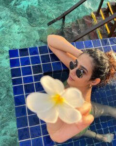 Aakanksha Singh Instagram - Water baby 🌼🌼🌼🌼

📸 the best @kunalsain17 ♥️

#aakankshasingh #beachbaby #maldives #waterbaby