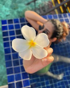 Aakanksha Singh Instagram - Water baby 🌼🌼🌼🌼 📸 the best @kunalsain17 ♥️ #aakankshasingh #beachbaby #maldives #waterbaby