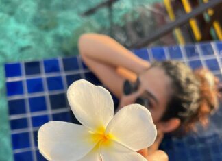 Aakanksha Singh Instagram - Water baby 🌼🌼🌼🌼 📸 the best @kunalsain17 ♥️ #aakankshasingh #beachbaby #maldives #waterbaby
