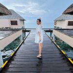 Aakanksha Singh Instagram - THE SKY IS ONE WHOLE, THE WATER ANOTHER 💙 . . . @travelwithjourneylabel @Adaaranprestigevadoo @nijhawangroup #AdaaranPrestigeVadoo #AdaaranResorts #AdaaranExperience #TravelWithJourneyLabel #JourneyLabel #YouAreSpecial #ThinkHolidayThinkJourneyLabel #aakankshasingh Adaaran Prestige Vadoo