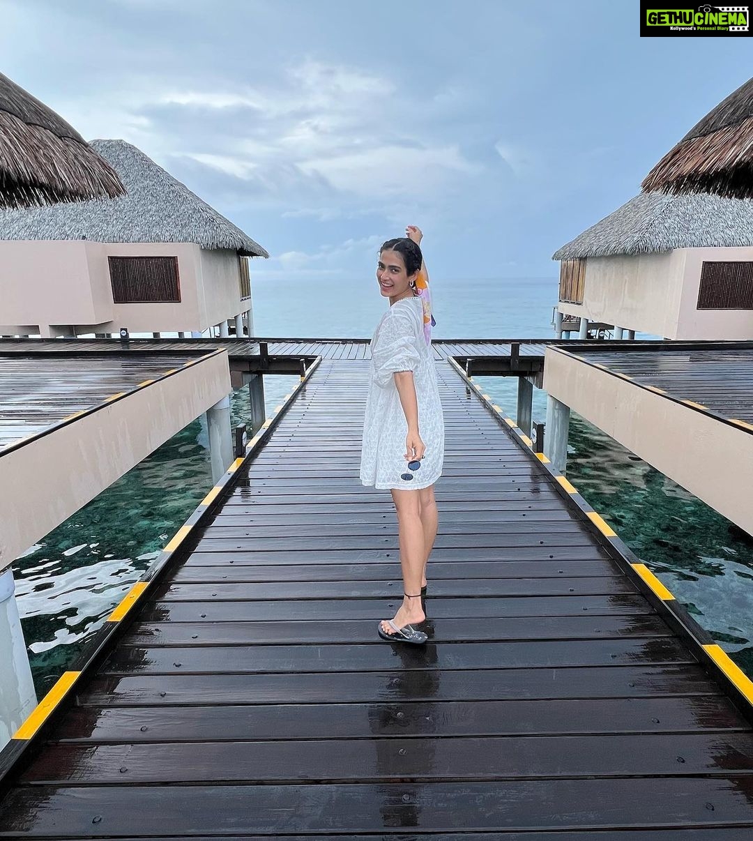 Aakanksha Singh Instagram - THE SKY IS ONE WHOLE, THE WATER ANOTHER π . . . @travelwithjourneylabel @Adaaranprestigevadoo @nijhawangroup #AdaaranPrestigeVadoo #AdaaranResorts #AdaaranExperience #TravelWithJourneyLabel #JourneyLabel #YouAreSpecial #ThinkHolidayThinkJourneyLabel #aakankshasingh Adaaran Prestige Vadoo