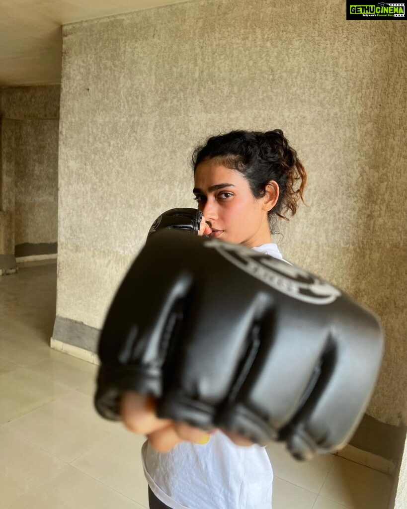 Aakanksha Singh Instagram - Punch out the negative and believe in the positive 🥊 #kickboxing #aakankshasingh