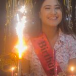 Aalisha Panwar Instagram - POV - It’s ur b’day 😍 Happy Birthdayyyy didaaaa 😘❤️ Lots of love and happiness to you …. May u hv a super blissful year ahead 🫶🏻 love love love @aalishapanwar157 @anita.panwar.3720 @_dineshpanwar_ . . #bday #2023 #surprise #fun #partyvibes #memories