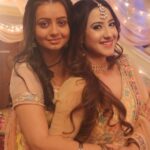 Aalisha Panwar Instagram - ❤️ kahani hai 2 beheno ki aur unse judi nayi shuruaat ki ... 😍💞 #nathkrishnaaurgaurikikahani @dangal_tv_channel #keepwatching👀 #krishna #gauri Victory Studio mira road