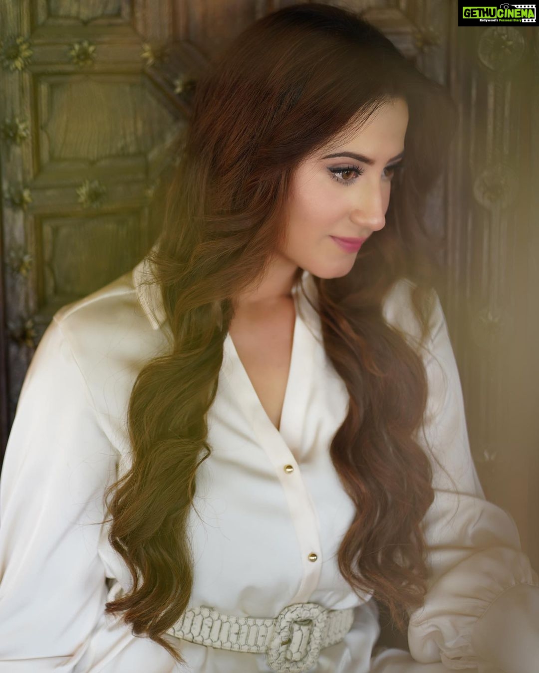 Aalisha Panwar Instagram - Wearing my invisible CrOWn .. , 👸