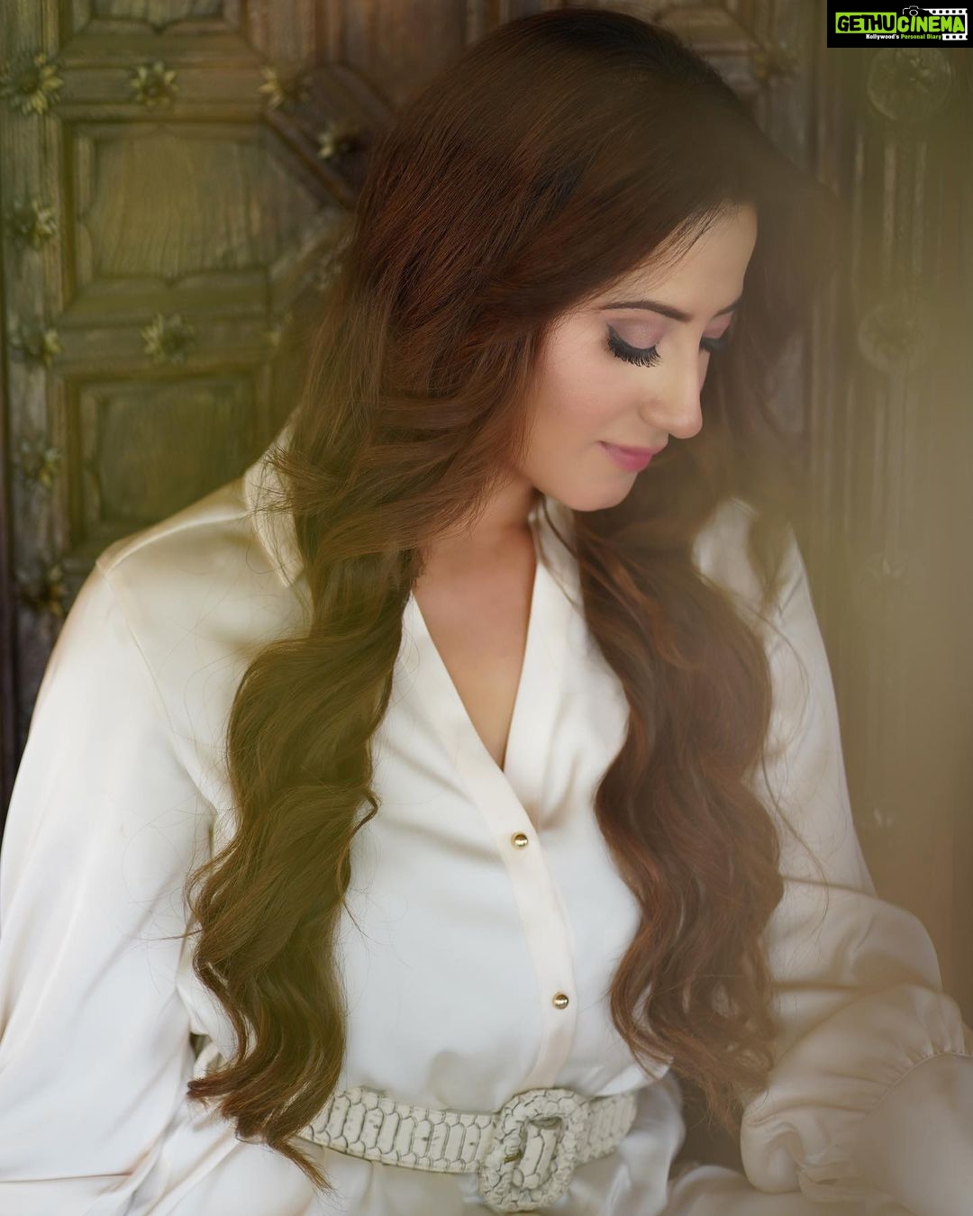 Aalisha Panwar Instagram - Wearing my invisible CrOWn .. , 👸
