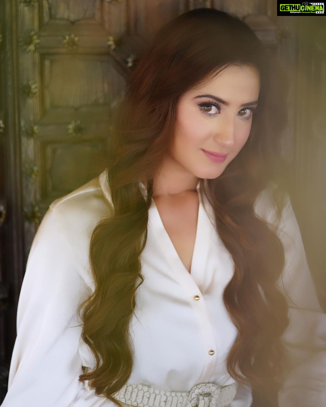 Aalisha Panwar Instagram - Wearing my invisible CrOWn .. , 👸